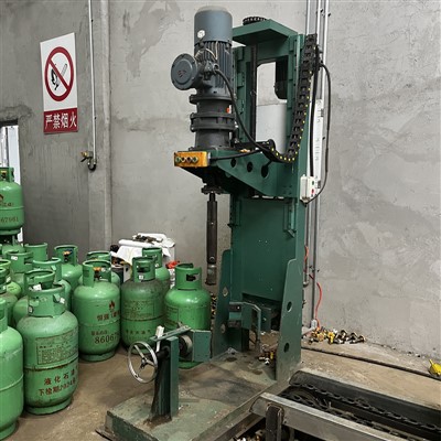 Машина для разборки цилиндрирования цилиндров с LPG
